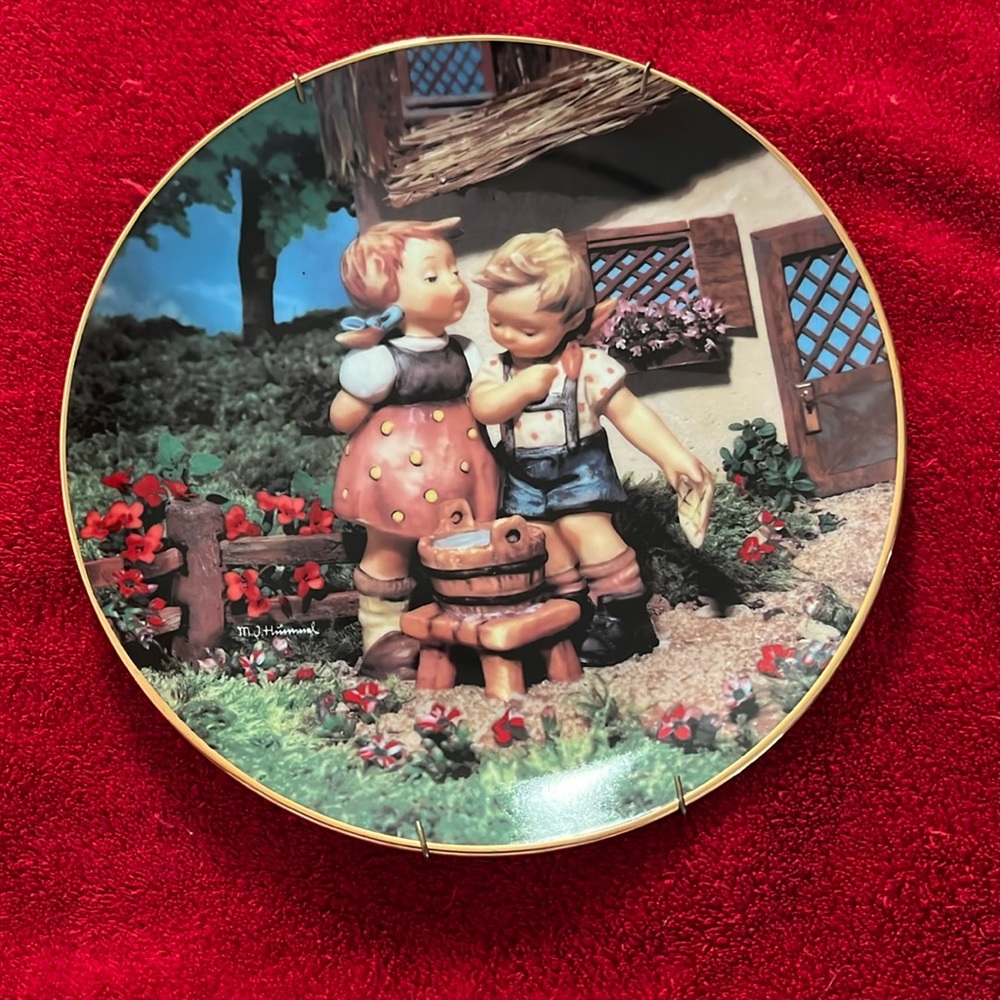 Vintage M.J. Hummel Little Companions Squeaky Clean 1992 Plate Collection